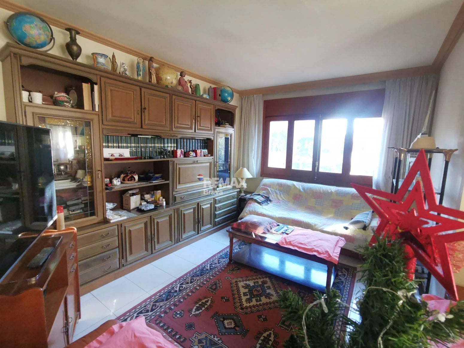 Villa con amplios espacios, jardín privado y buena ubicación en Girona
