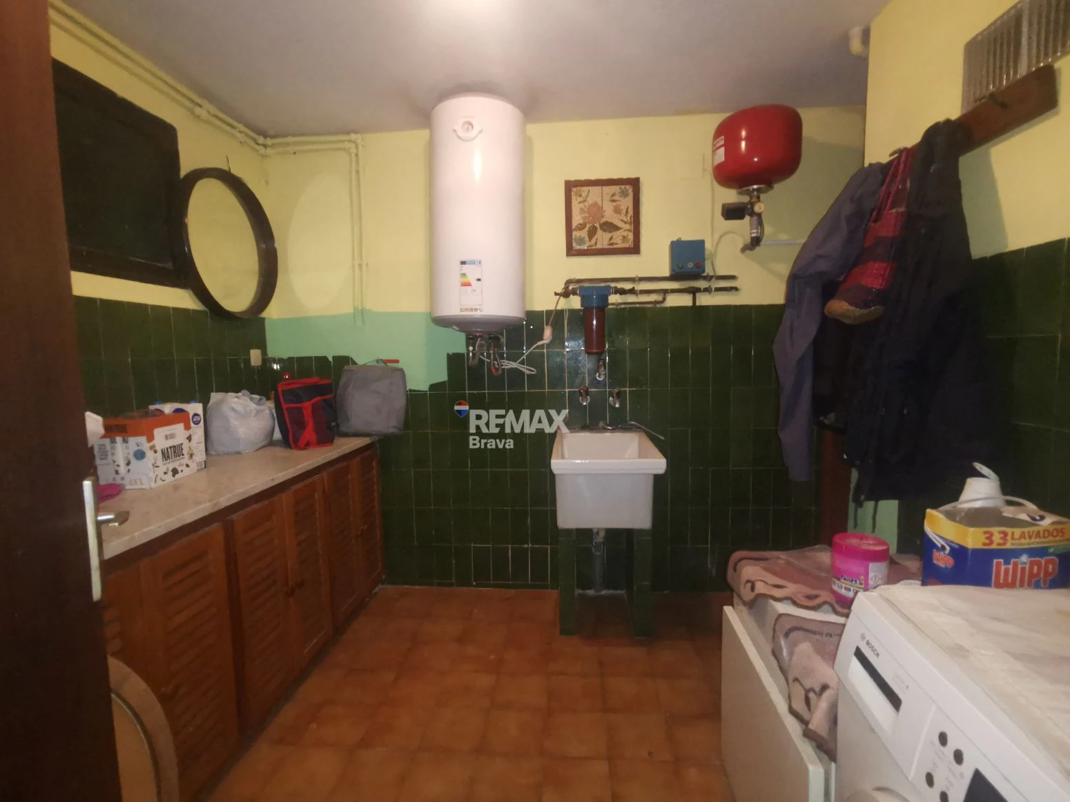 Villa con amplios espacios, jardín privado y buena ubicación en Girona