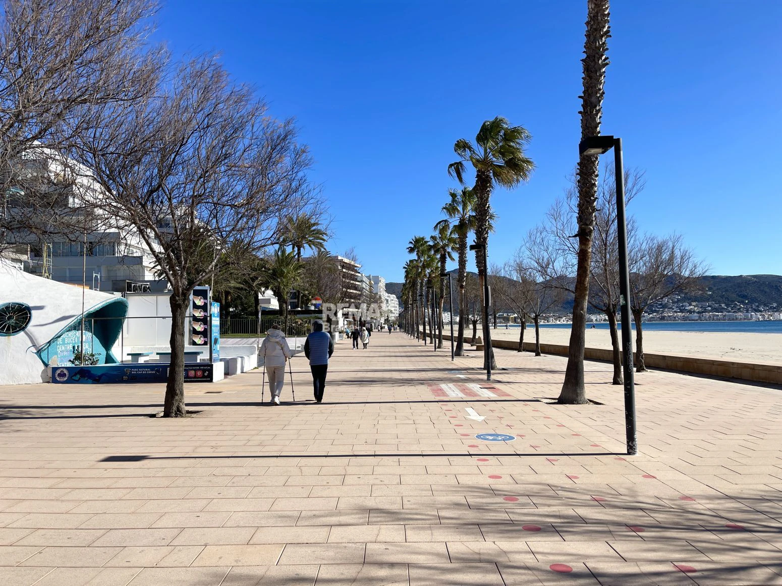 Traspaso de bar-restaurante a 50 metros de la playa en Roses