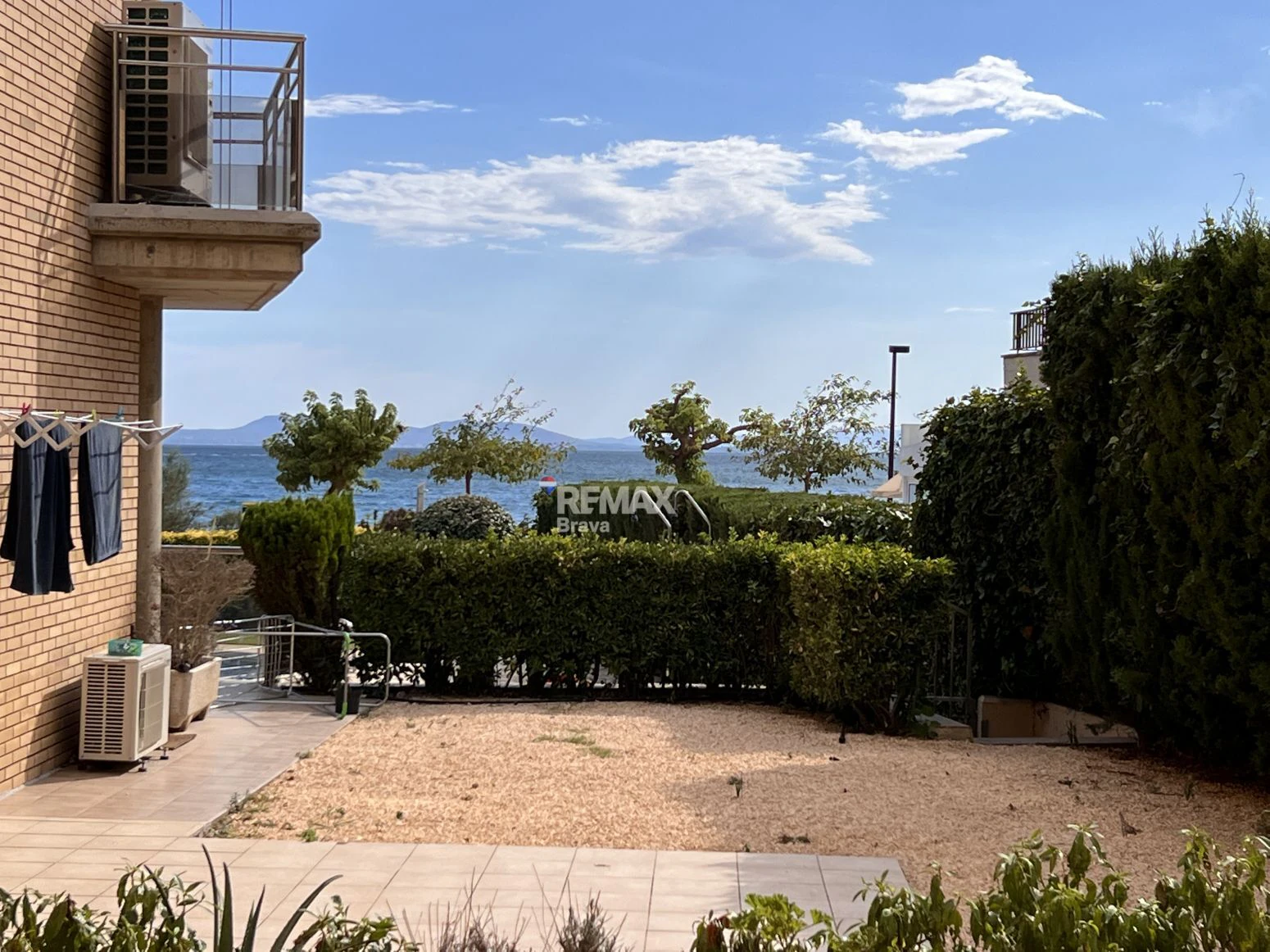 Roses, Salatar · Apartamento en primera línea de mar con gran terraza y piscina comunitaria