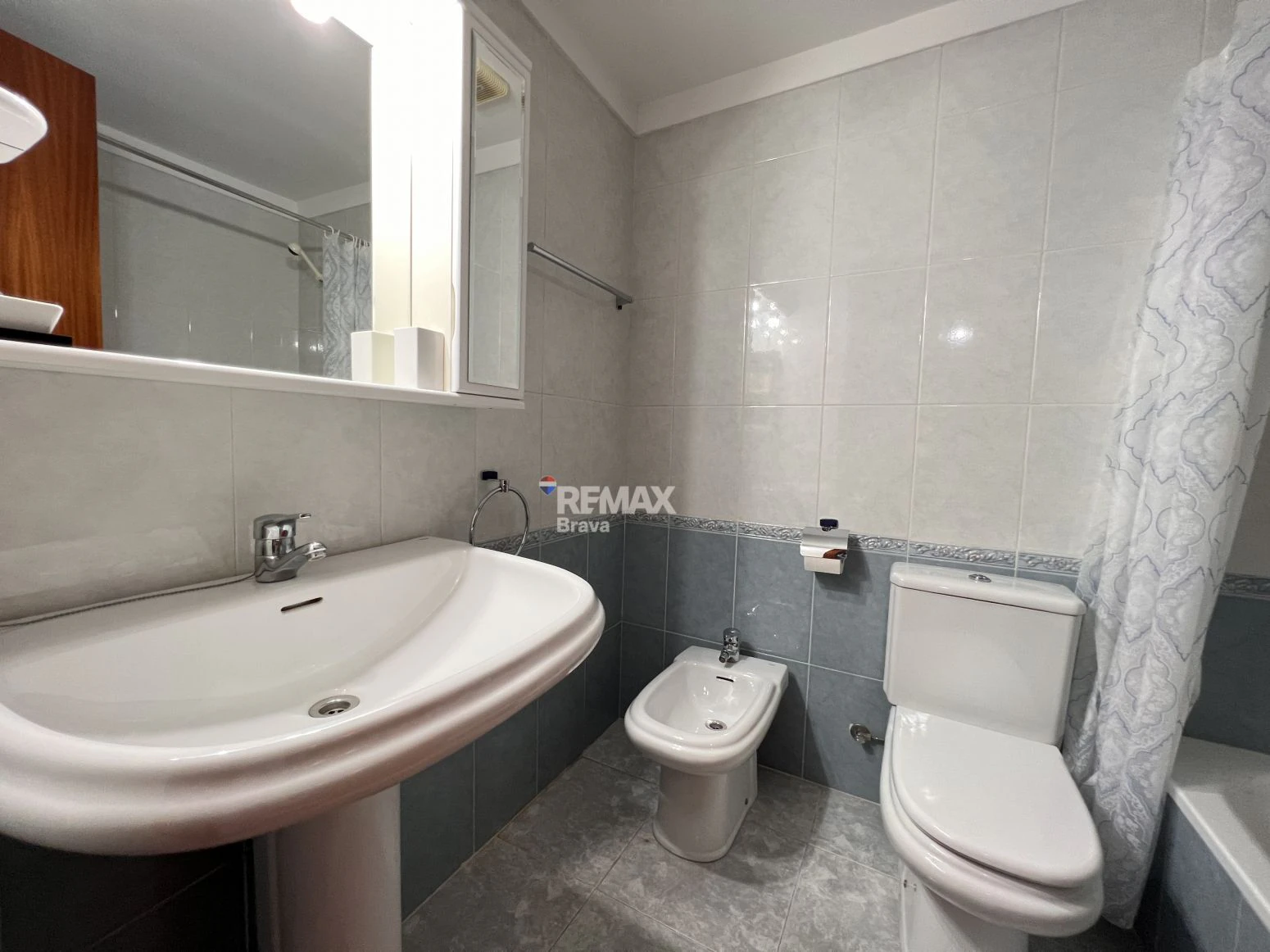 Roses, Salatar · Apartamento en primera línea de mar con gran terraza y piscina comunitaria