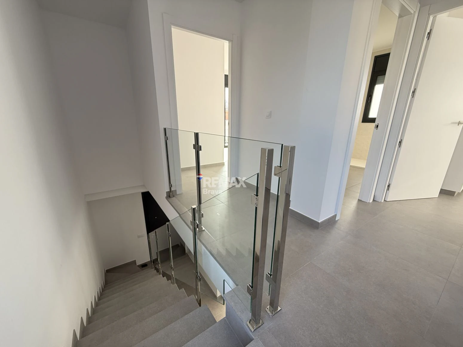 Empuriabrava · Moderna villa con piscina y sótano diáfano en Sector Mestral