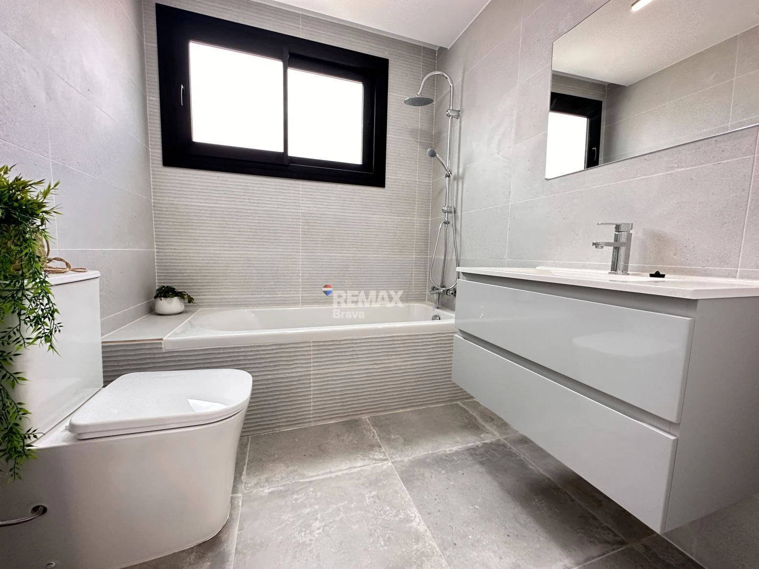 Casa moderna con alto confort y piscina privada en Empuriabrava