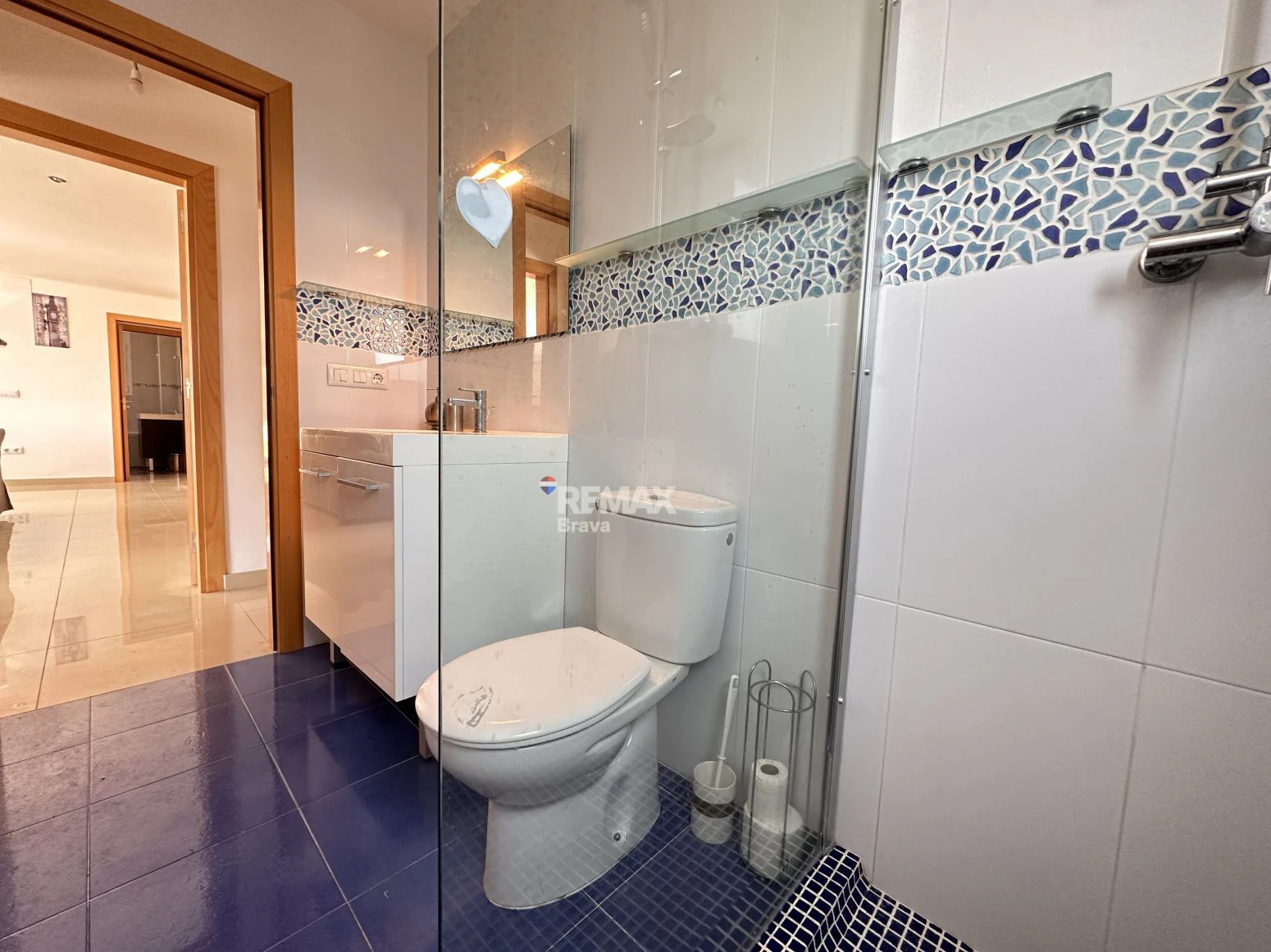 Roses · Exclusiva casa unifamiliar con vistas al mar y dos viviendas independientes · RE/MAX Brava