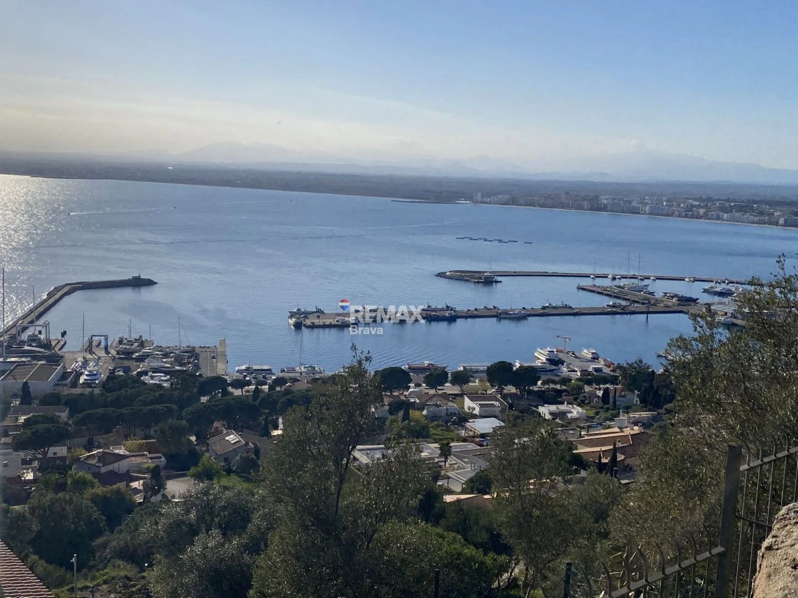Roses – Puig Rom | Exclusivo terreno con impresionantes vistas panorámicas a la Bahía de Roses