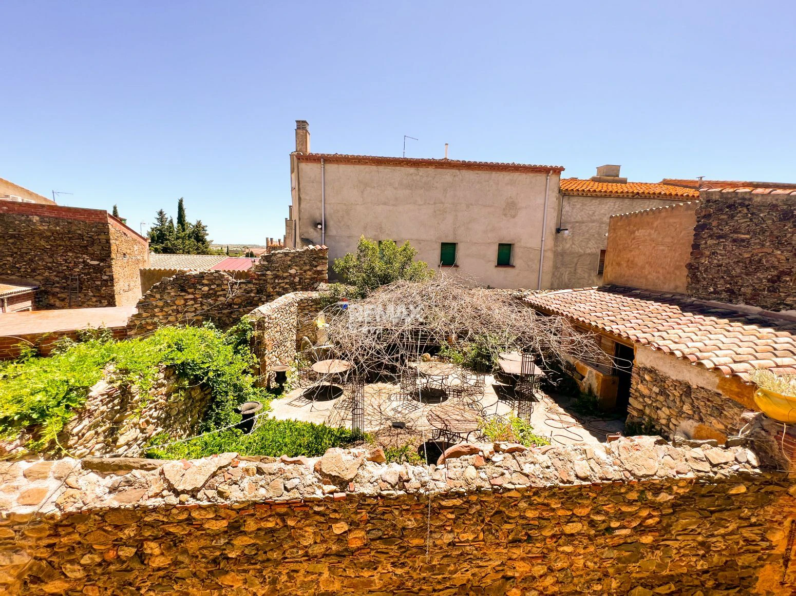 Mollet de Peralada · Exclusiva casa rústica restaurada con restaurante y vivienda privada