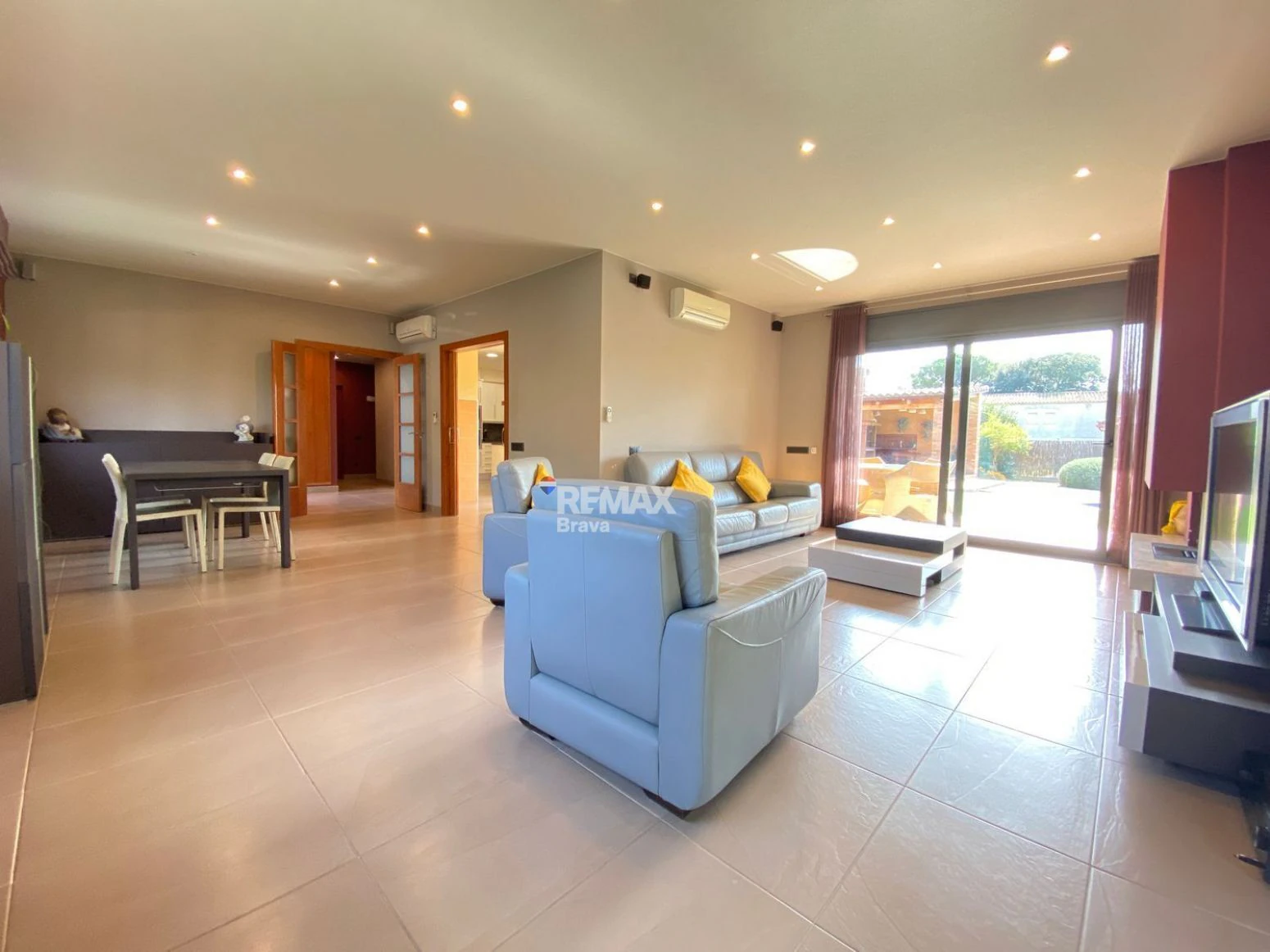 Caldes de Malavella – Llac del Cignes | Espectacular Villa con Piscina y Jardín Privado