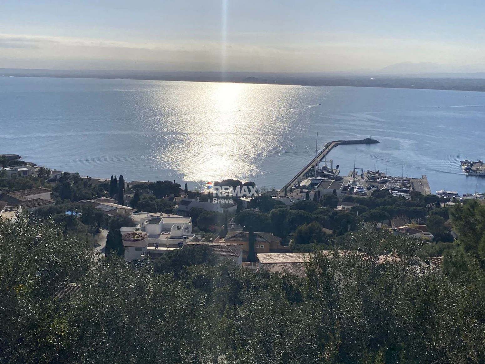 Roses – Puig Rom | Exclusivo terreno con impresionantes vistas panorámicas a la Bahía de Roses