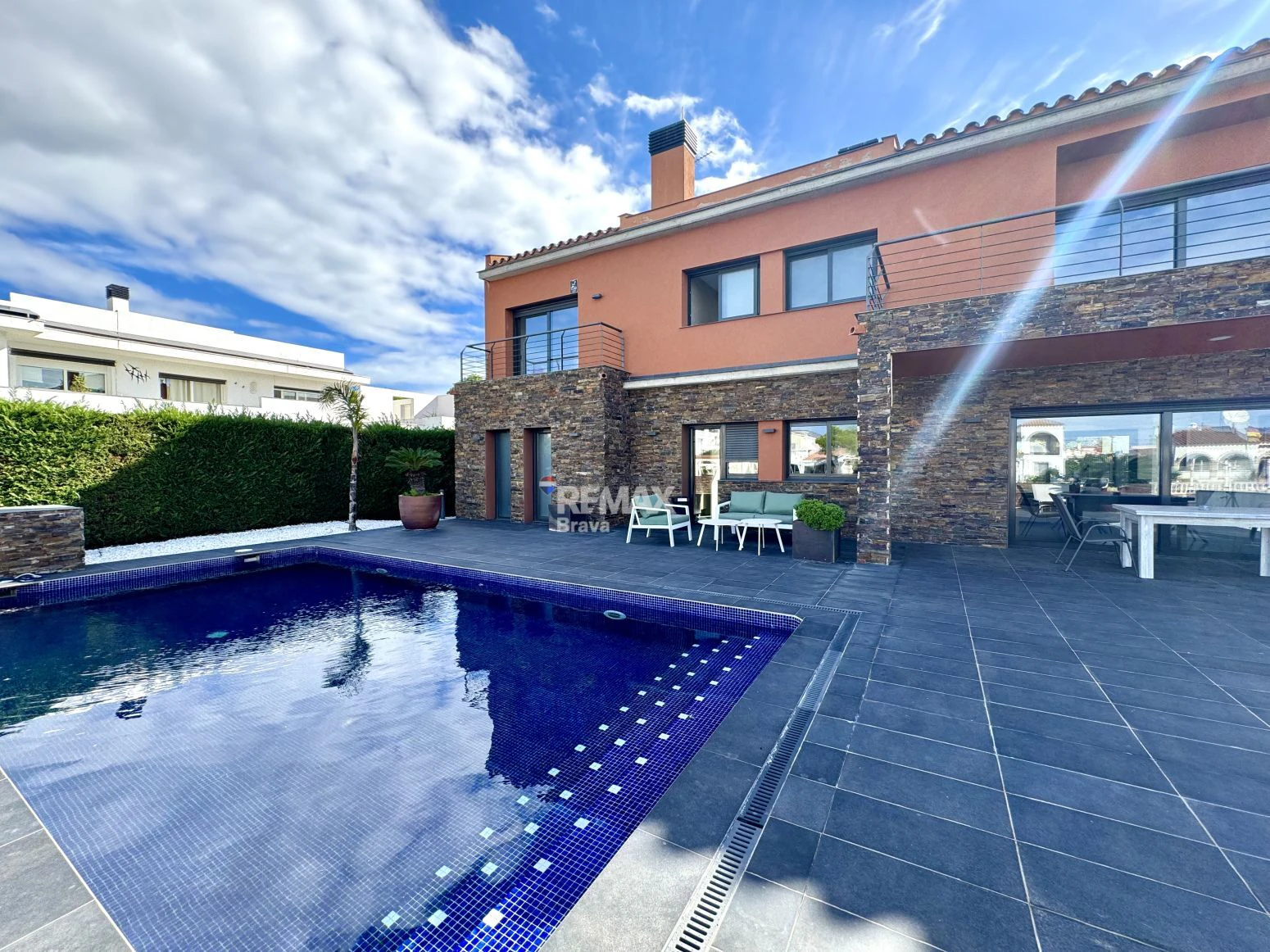 Roses – Santa Margarida | Exclusiva Casa Canal con 20 Metros de Amarre Privado
