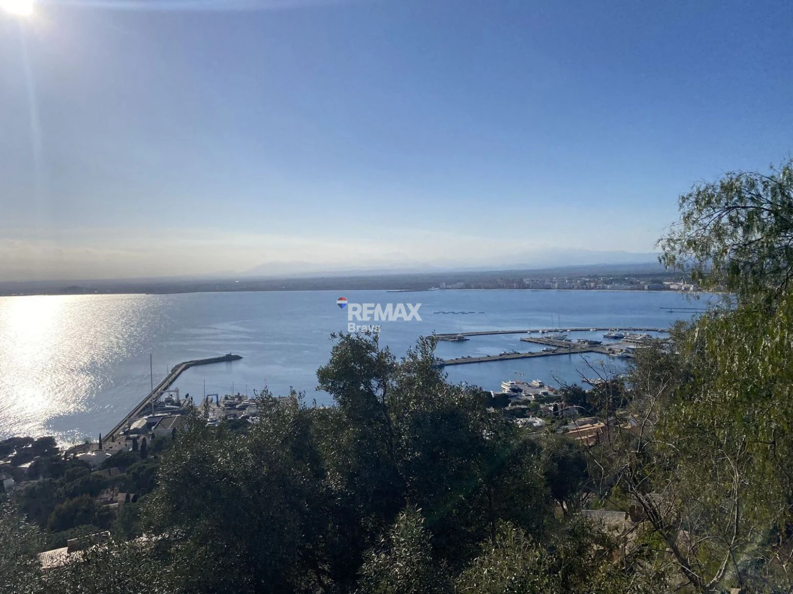 Roses – Puig Rom | Exclusivo terreno con impresionantes vistas panorámicas a la Bahía de Roses