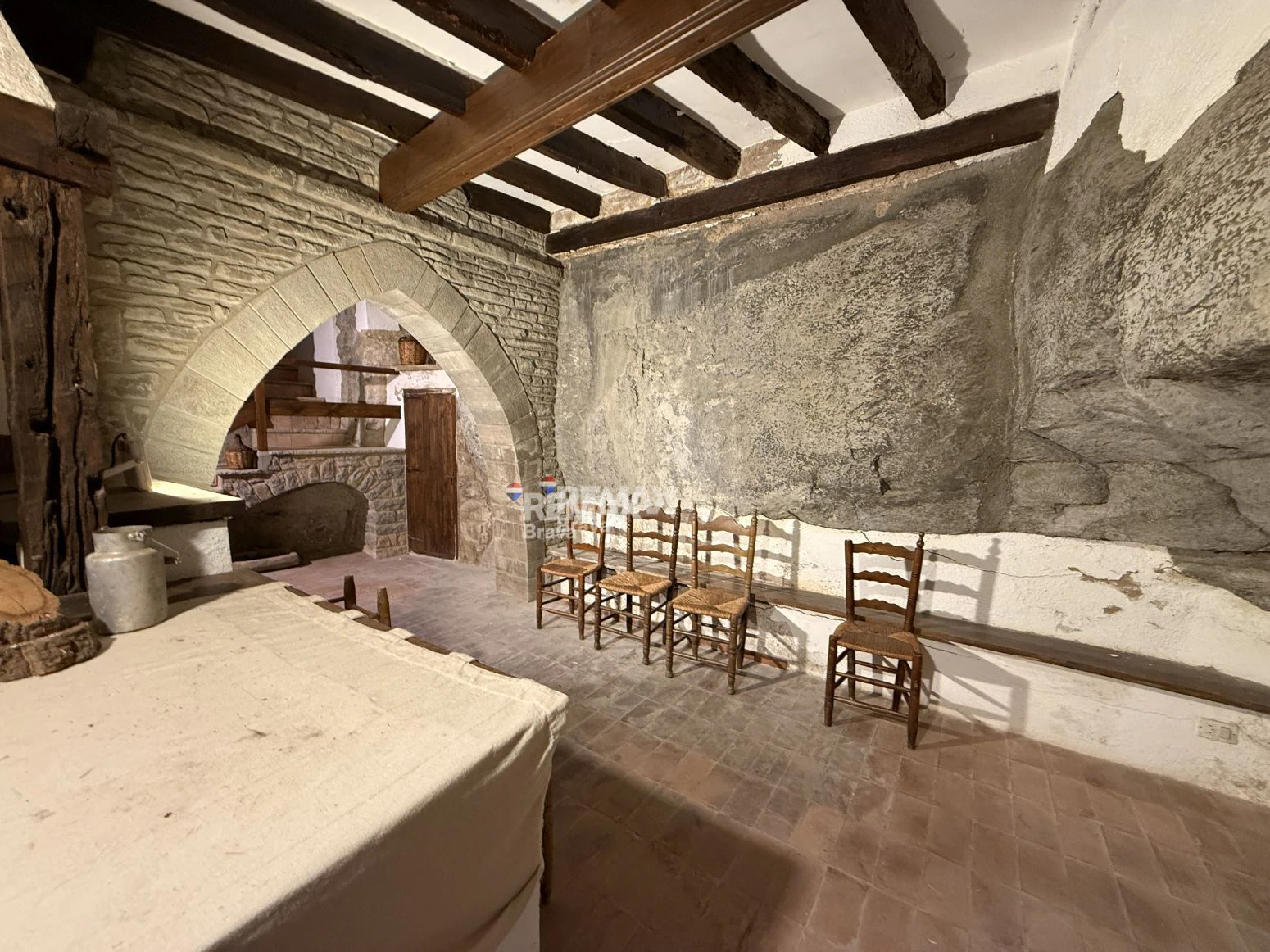 Auténtica casa con encanto y gran potencial en el mágico pueblo de Rupit