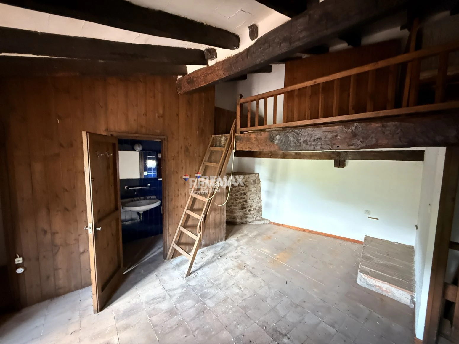 Auténtica casa con encanto y gran potencial en el mágico pueblo de Rupit