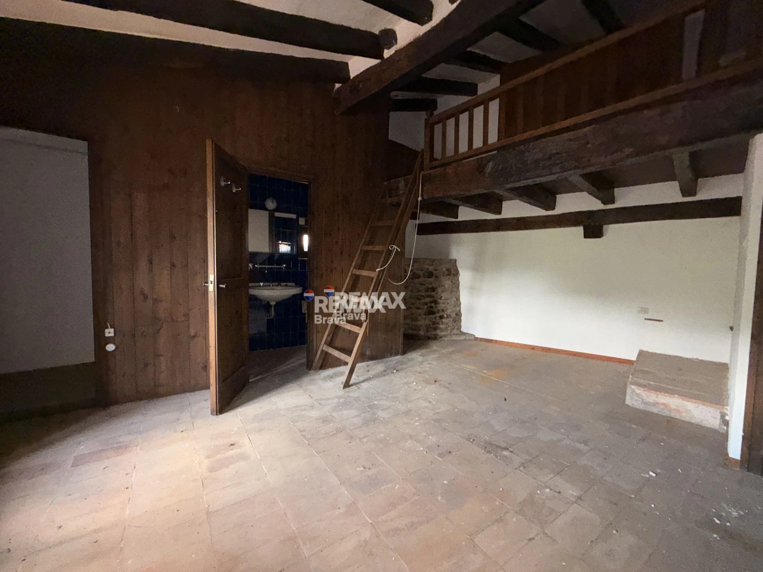 Auténtica casa con encanto y gran potencial en el mágico pueblo de Rupit