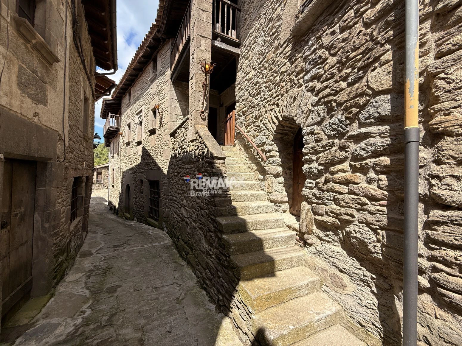 Auténtica casa con encanto y gran potencial en el mágico pueblo de Rupit
