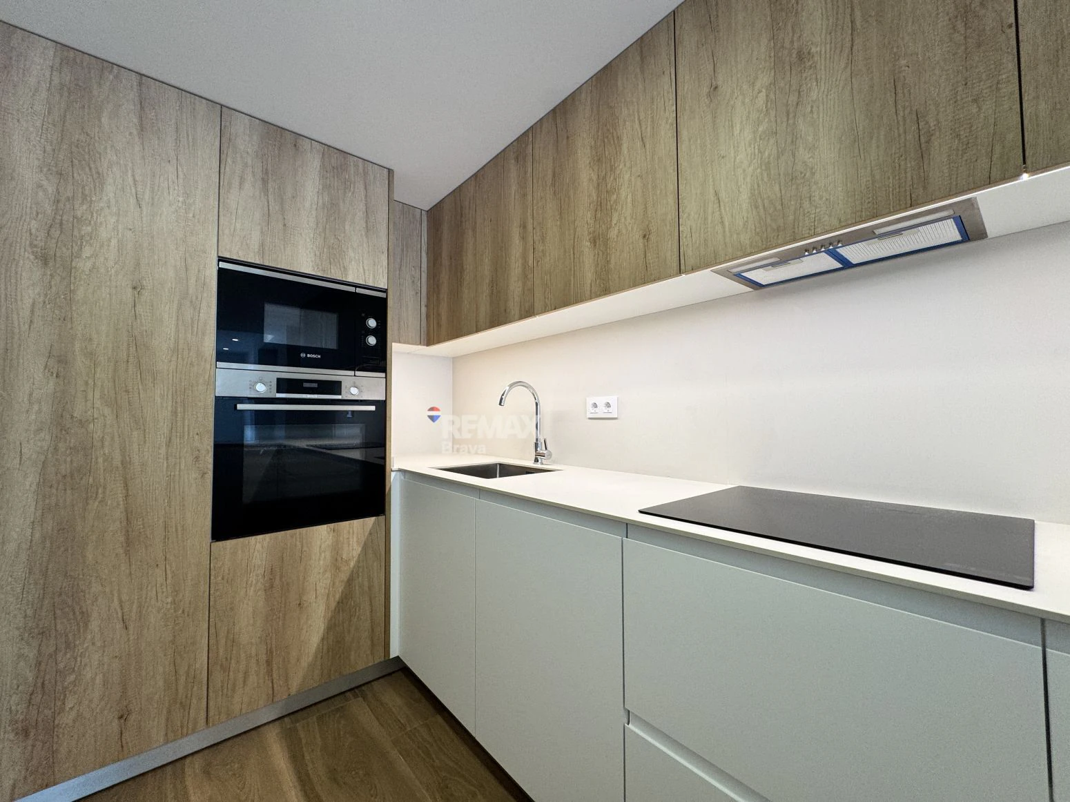 Roses, centro | Magnífico piso con terraza, piscina y parking