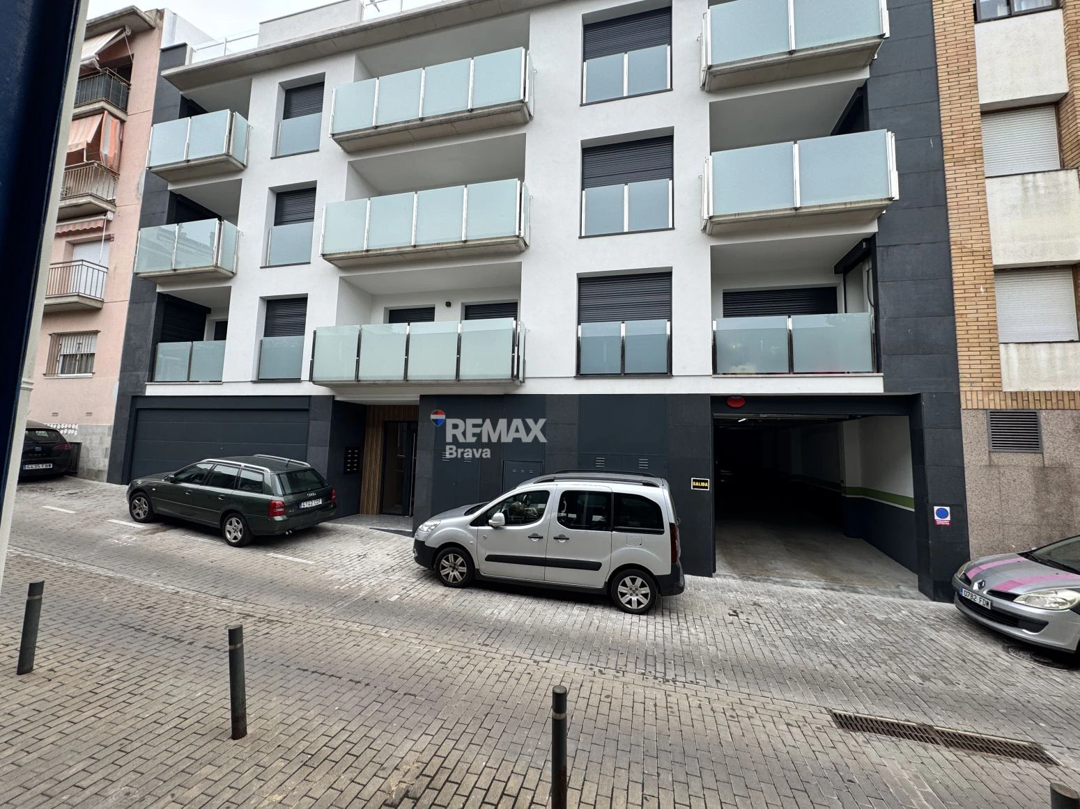 Roses, centro | Magnífico piso con terraza, piscina y parking