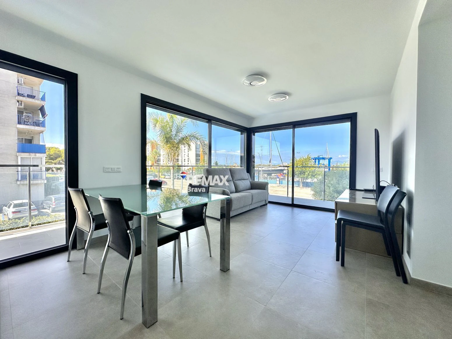 Roses, Santa Margarita | Moderno apartamento a estrenar en la Costa Brava