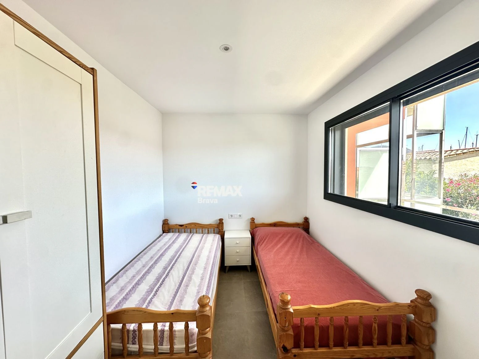 Roses, Santa Margarita | Moderno apartamento a estrenar en la Costa Brava