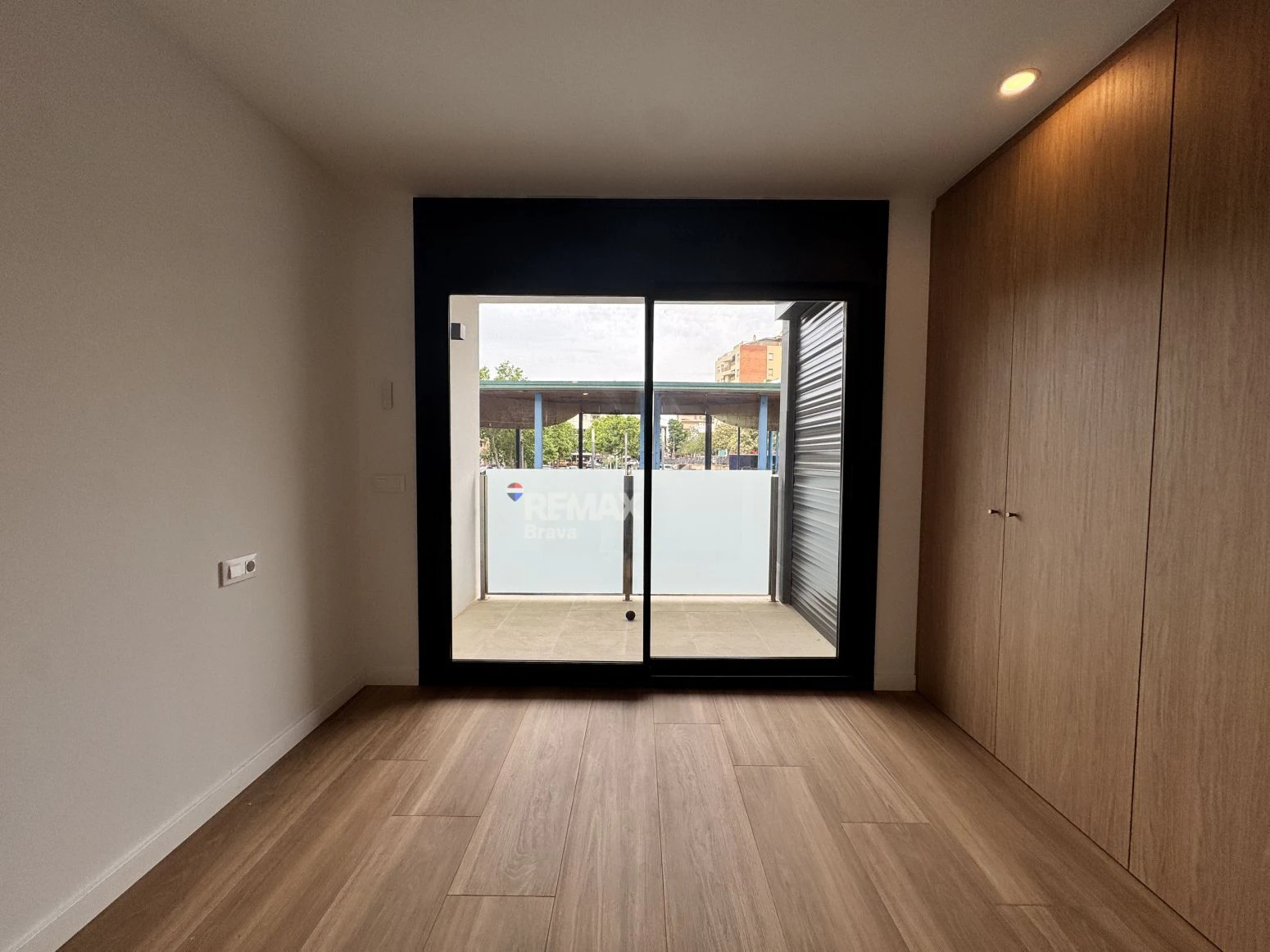 Roses, centro | Magnífico piso con terraza, piscina y parking