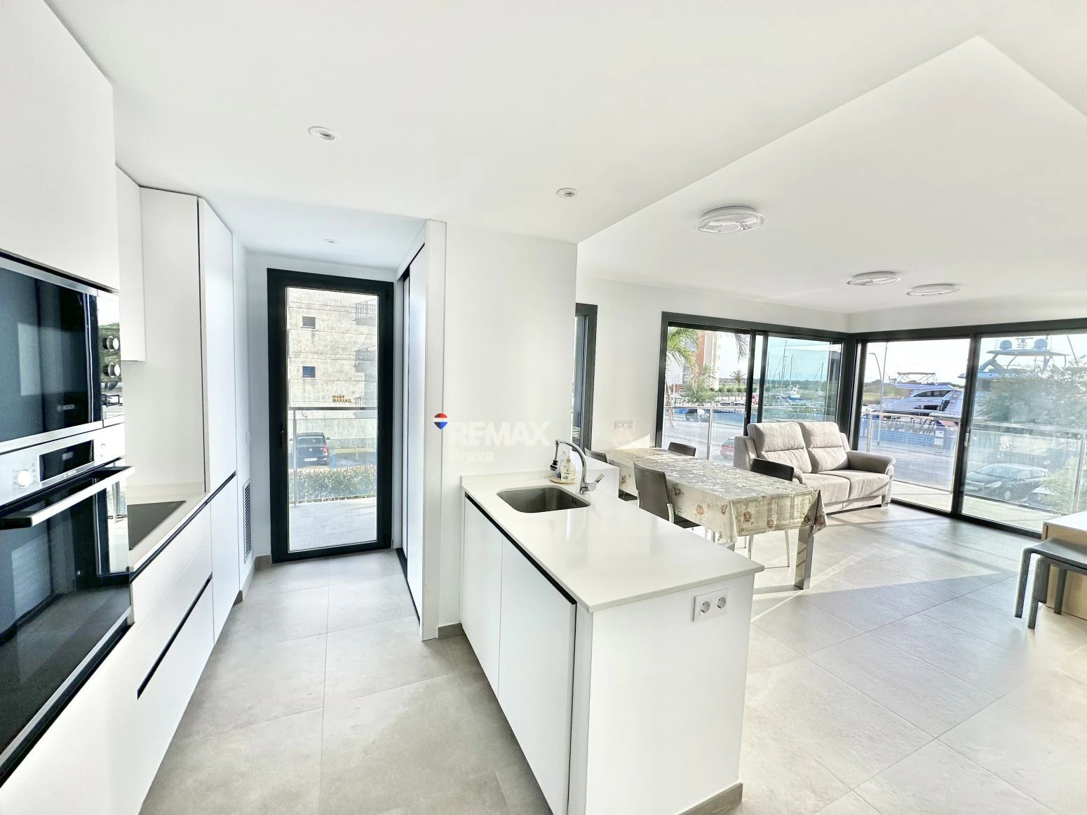 Roses, Santa Margarita | Moderno apartamento a estrenar en la Costa Brava