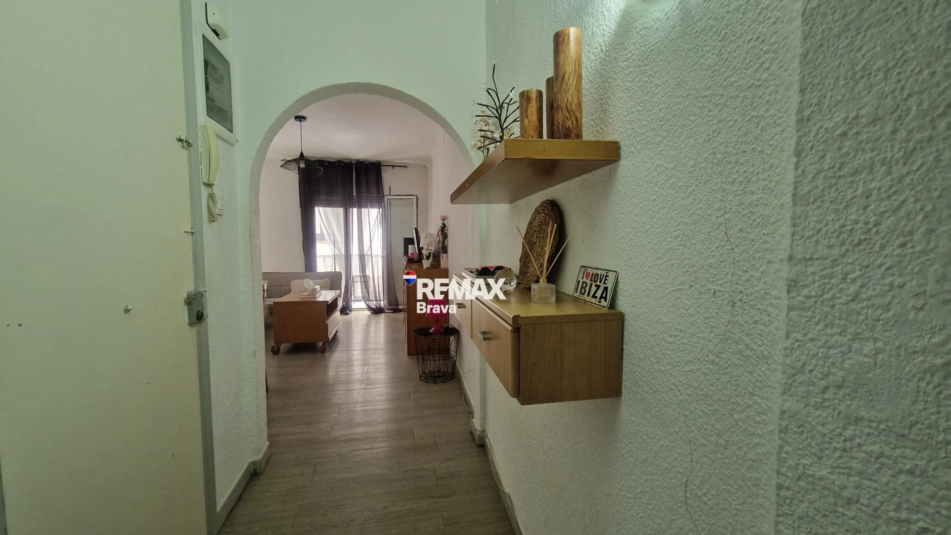 Roses | Edificio con local comercial y 3 viviendas en pleno centro peatonal