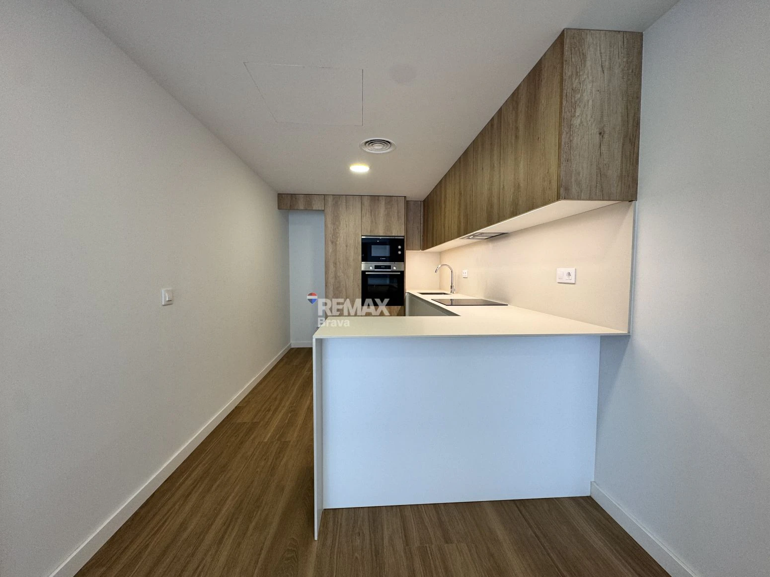 Roses, centro | Magnífico piso con terraza, piscina y parking