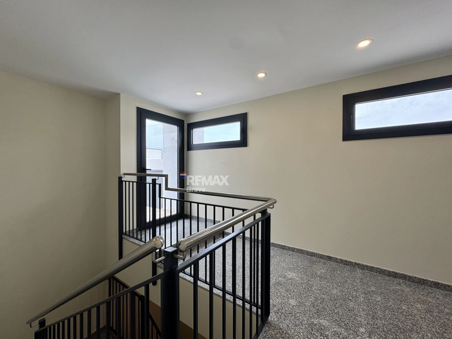 Roses, centro | Magnífico piso con terraza, piscina y parking
