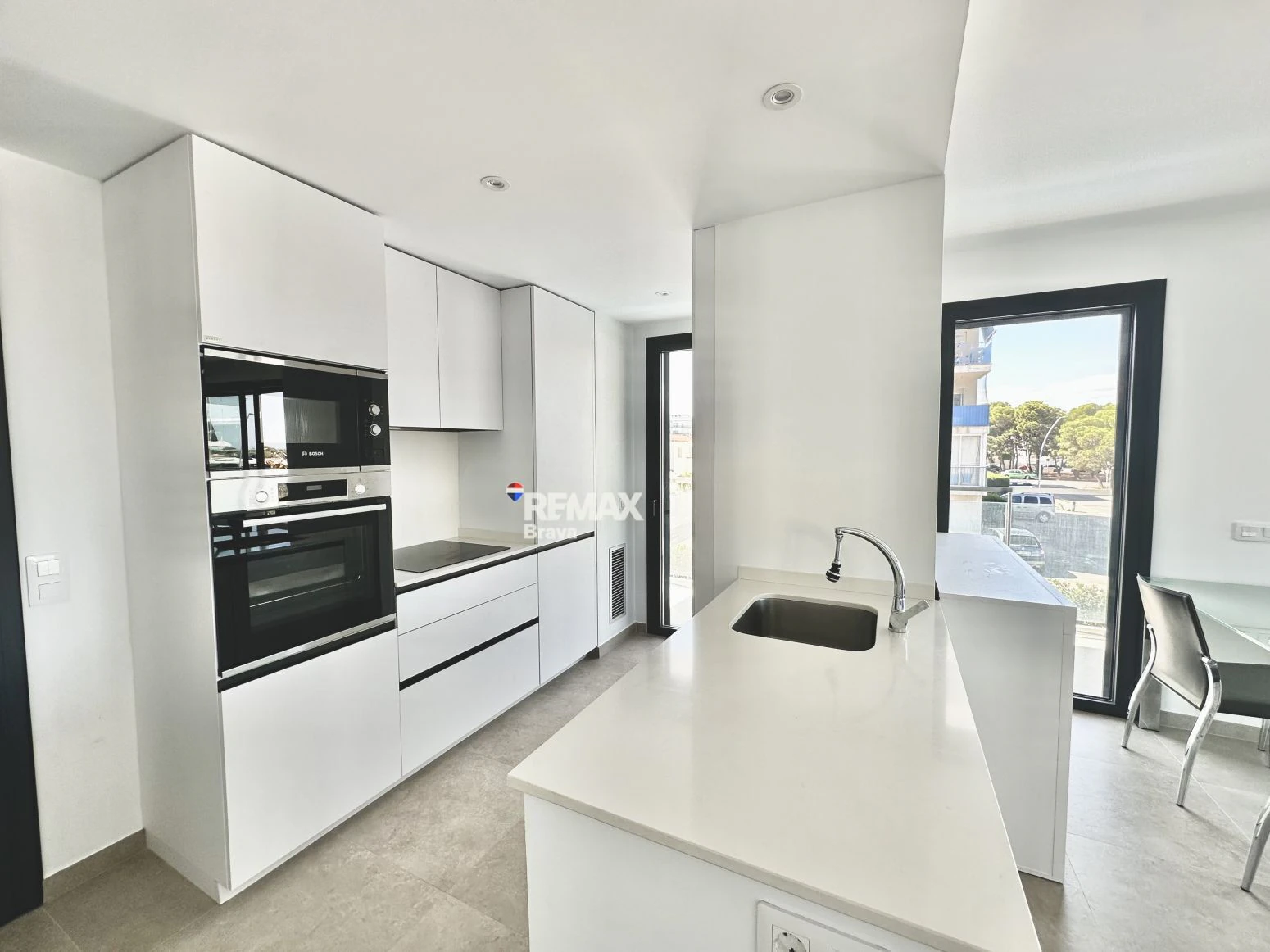 Roses, Santa Margarita | Moderno apartamento a estrenar en la Costa Brava