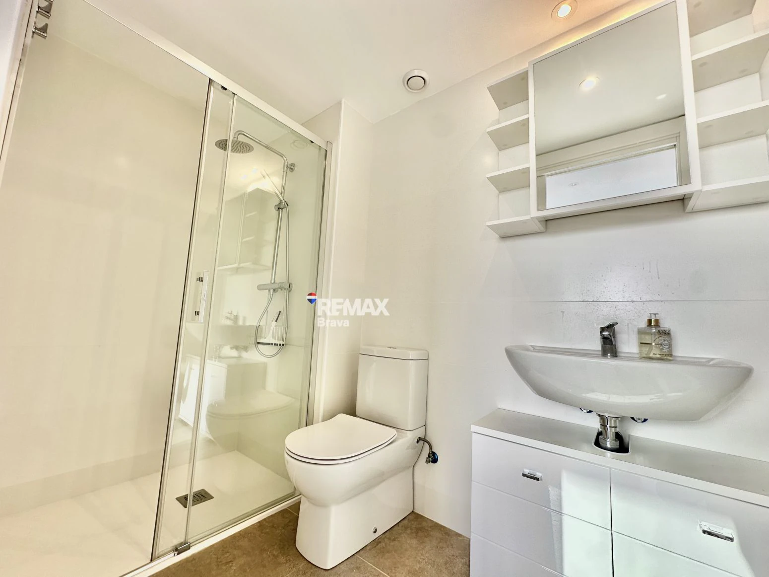 Roses, Santa Margarita | Moderno apartamento a estrenar en la Costa Brava