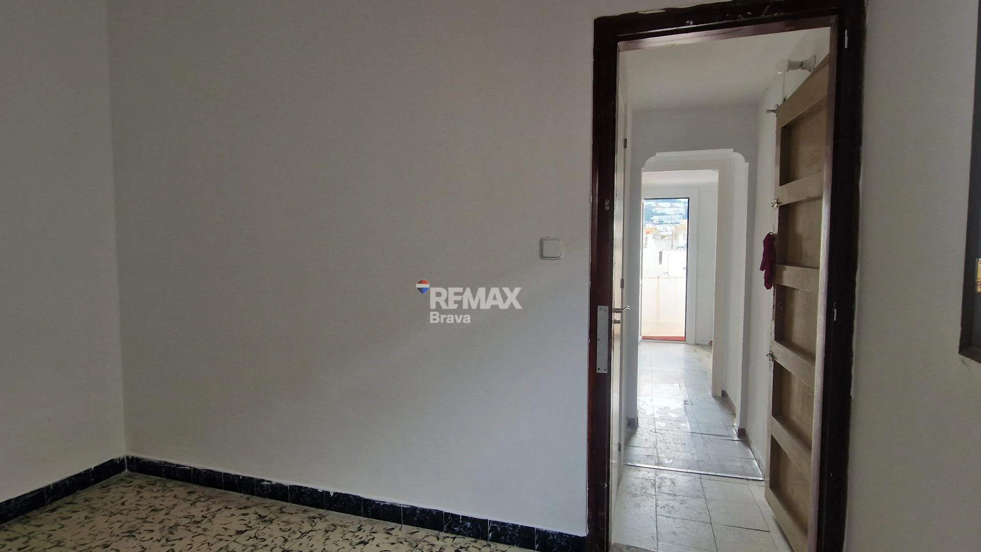 Roses | Edificio con local comercial y 3 viviendas en pleno centro peatonal