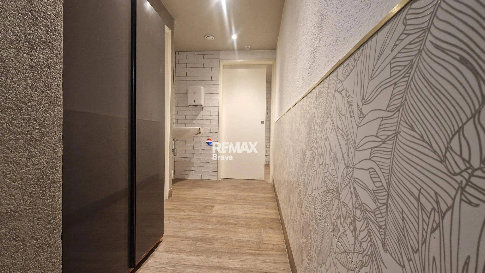 Roses | Edificio con local comercial y 3 viviendas en pleno centro peatonal