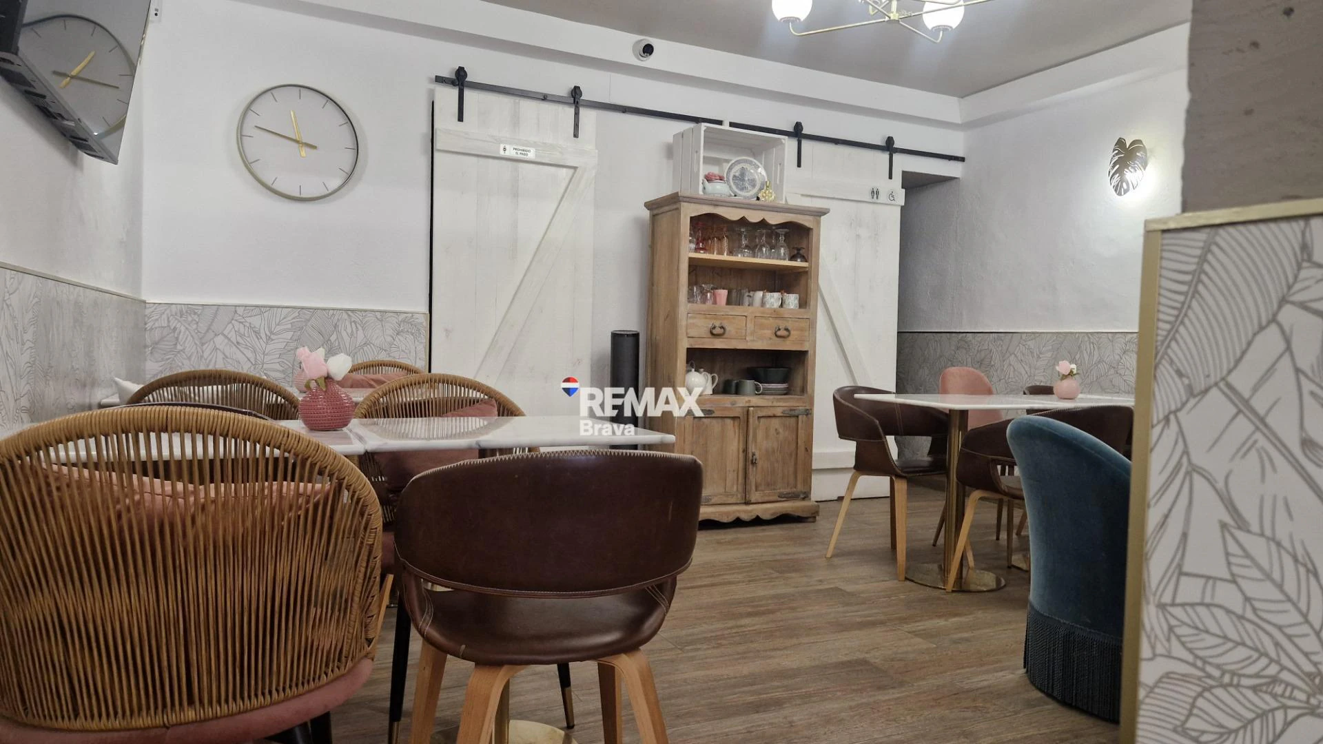 Roses | Edificio con local comercial y 3 viviendas en pleno centro peatonal