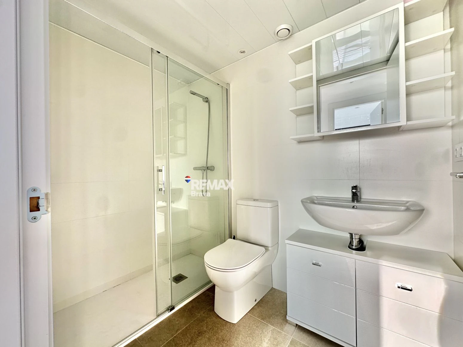Roses, Santa Margarita | Moderno apartamento a estrenar en la Costa Brava