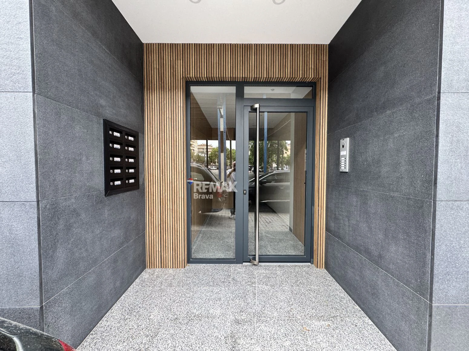 Roses, centro | Magnífico piso con terraza, piscina y parking