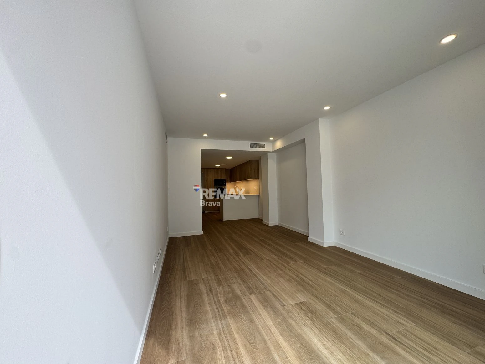 Roses, centro | Magnífico piso con terraza, piscina y parking