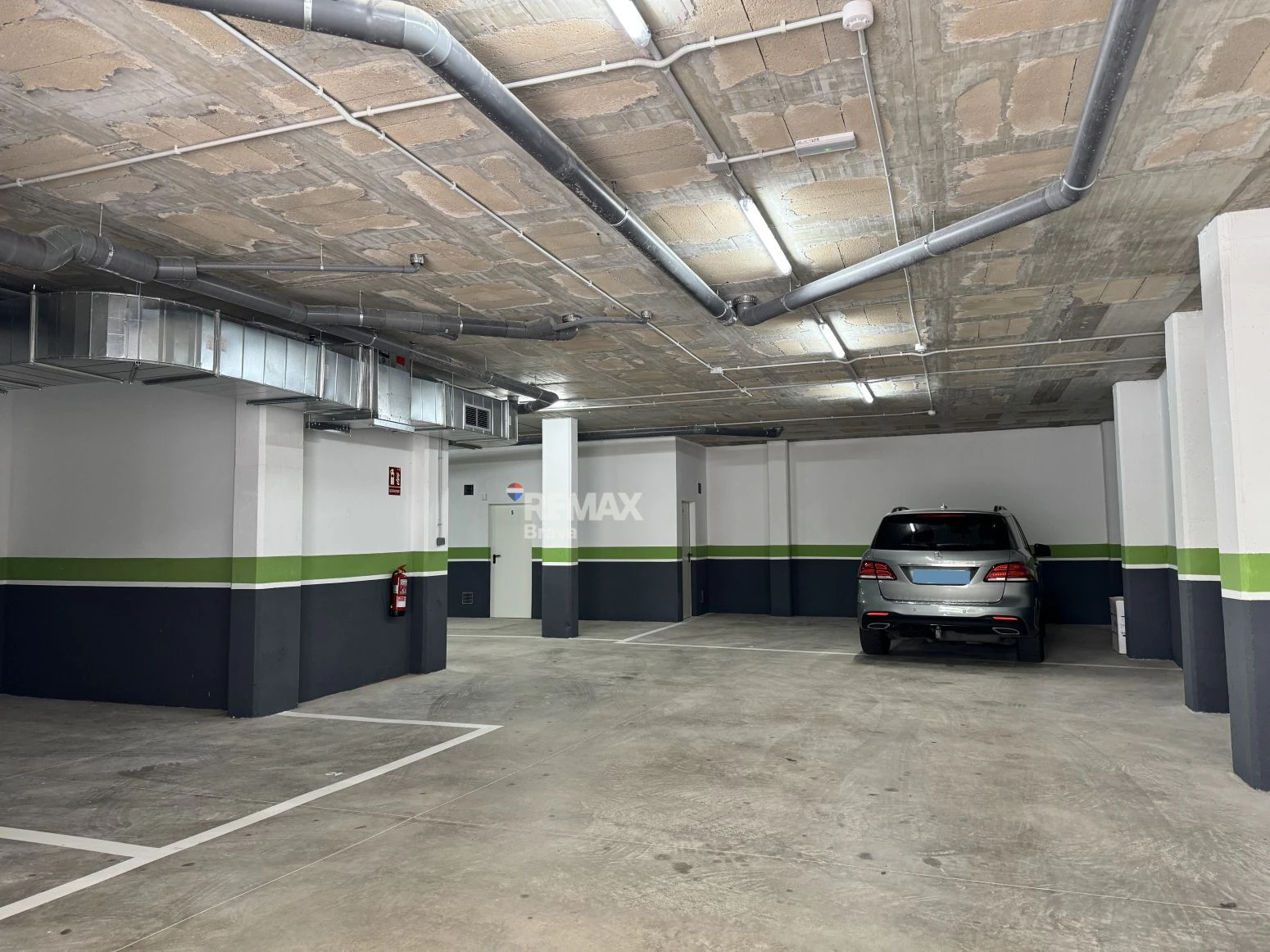 Roses, centro | Magnífico piso con terraza, piscina y parking