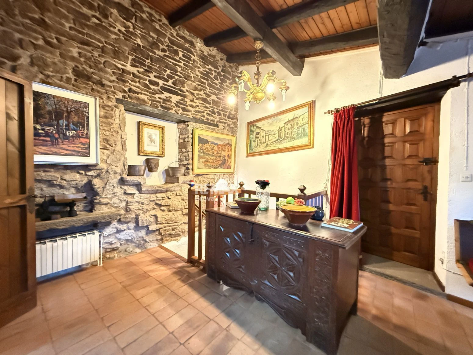 Rupit | Can Banús, casa catalogada de piedra en el corazón del casco histórico