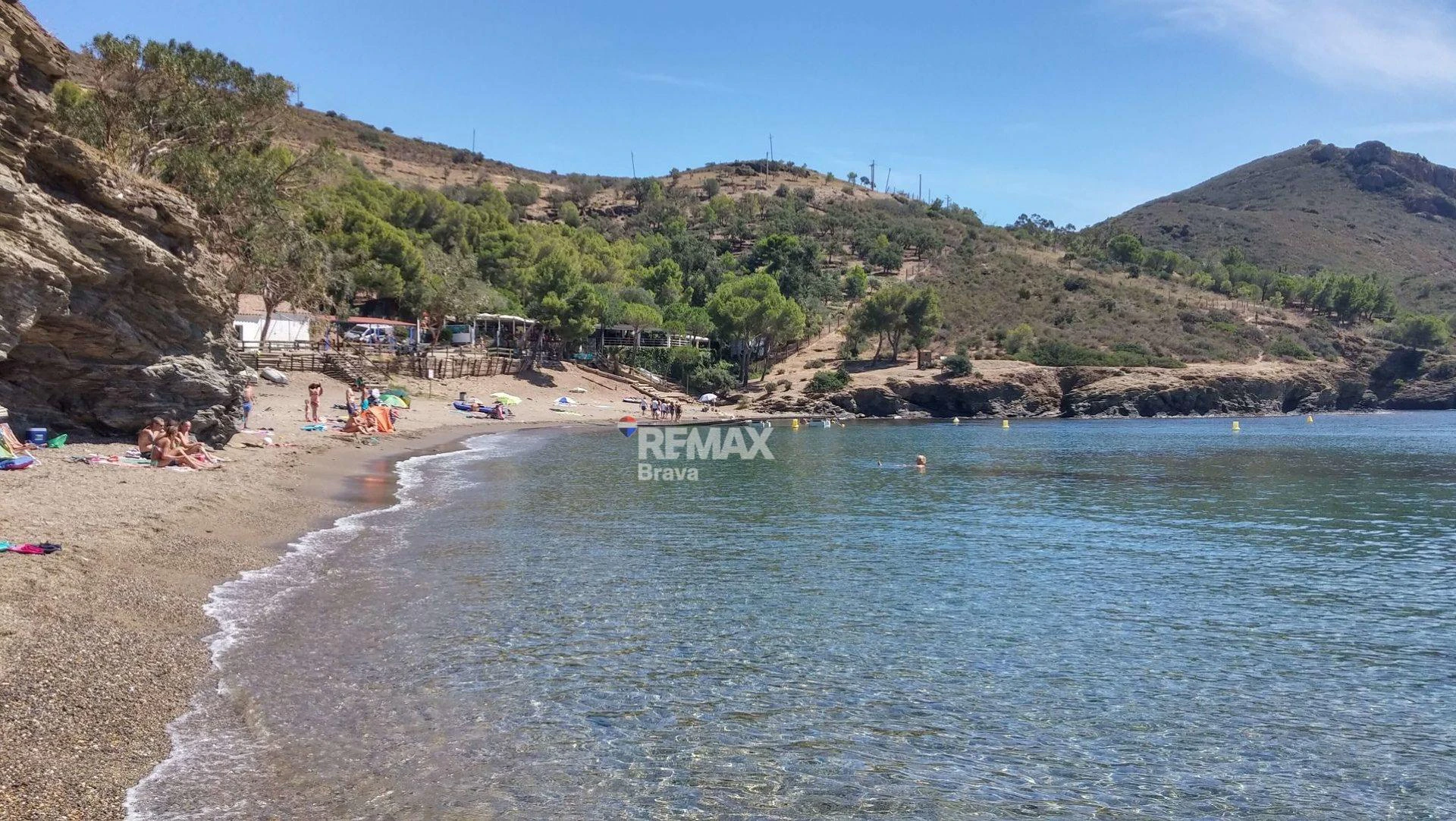 Apartamento con excepcionales vistas al mar, canal y parque natural. Orientación Sur.