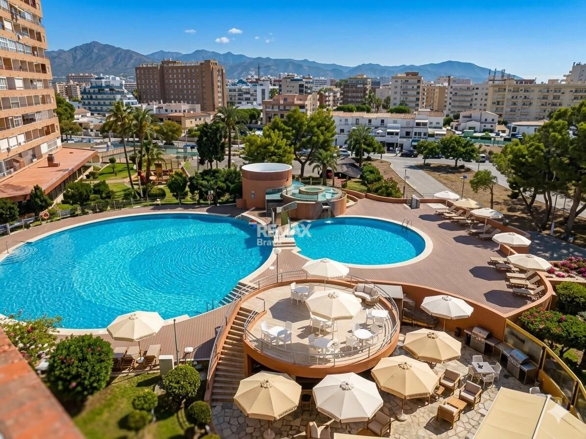 Apartamento con excepcionales vistas al mar, canal y parque natural. Orientación Sur.