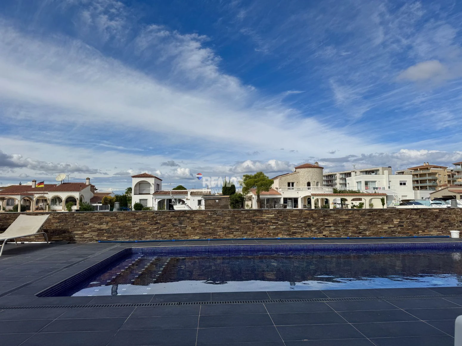 Roses – Santa Margarida | Exclusiva Casa Canal con 20 Metros de Amarre Privado