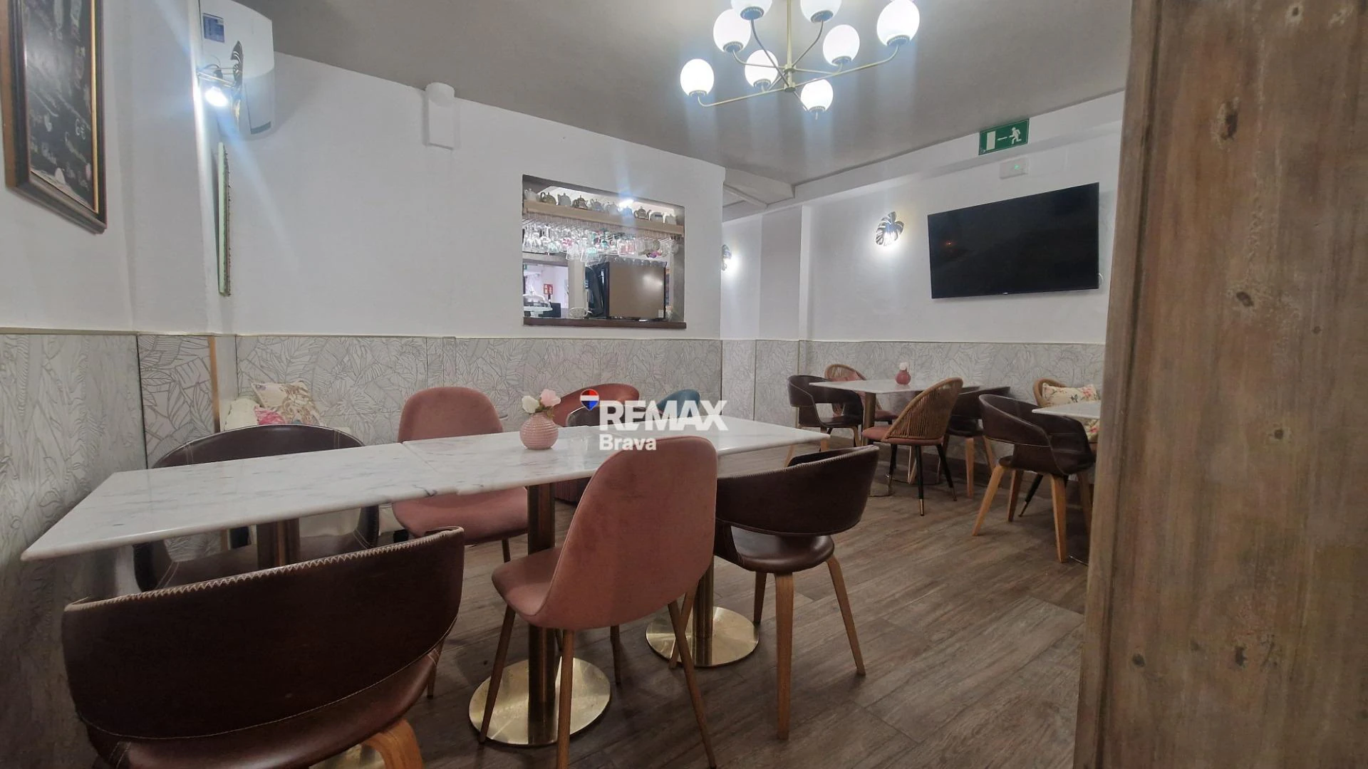 Roses | Edificio con local comercial y 3 viviendas en pleno centro peatonal