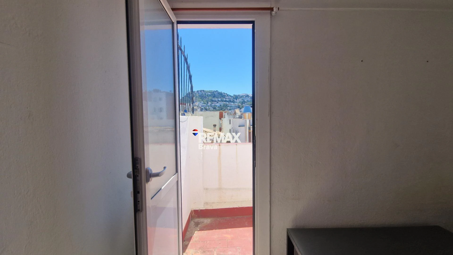 Roses | Edificio con local comercial y 3 viviendas en pleno centro peatonal