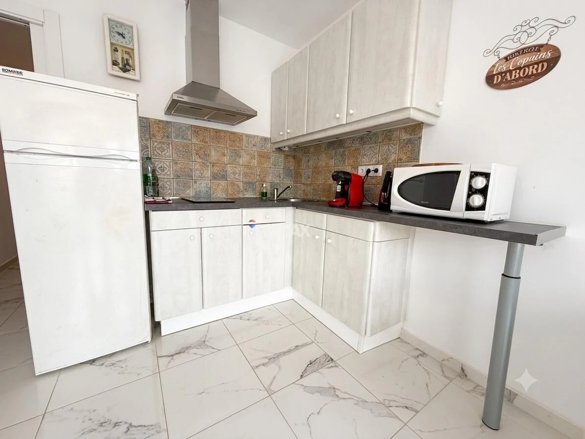 Apartamento con excepcionales vistas al mar, canal y parque natural. Orientación Sur.
