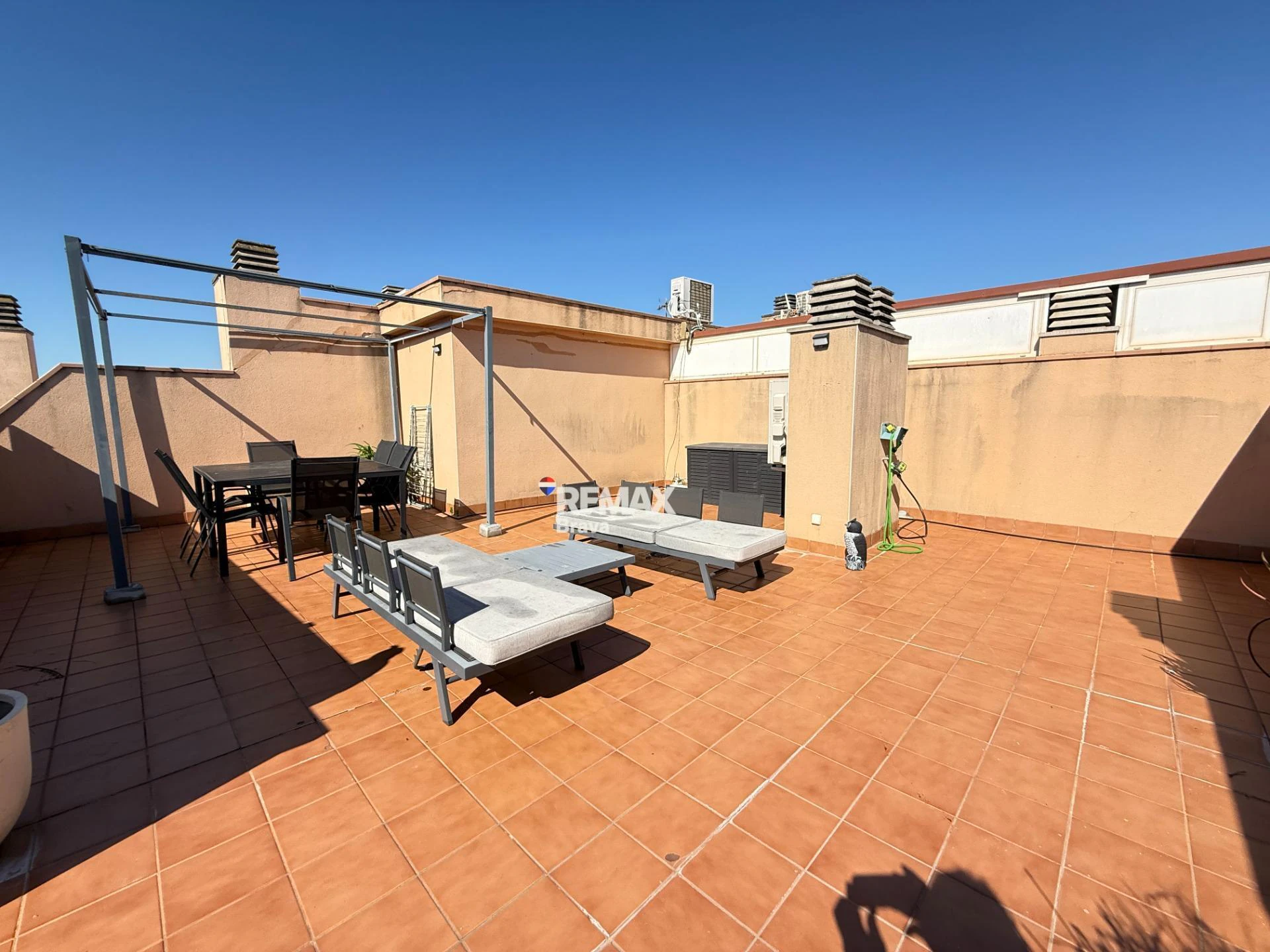 Exclusivo ático con solárium en Empuriabrava, luminosidad, confort y vistas despejadas en el sector Alberes