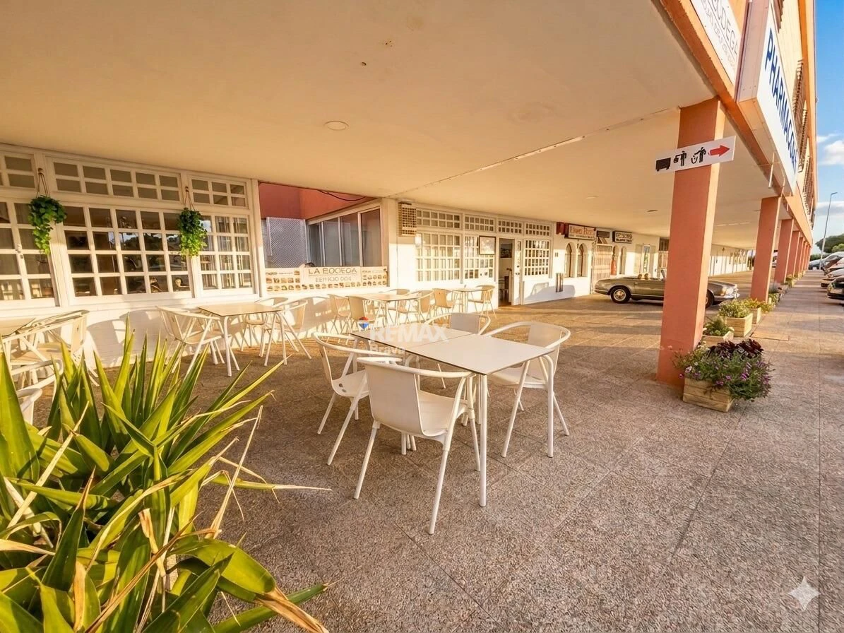 Apartamento con excepcionales vistas al mar, canal y parque natural. Orientación Sur.