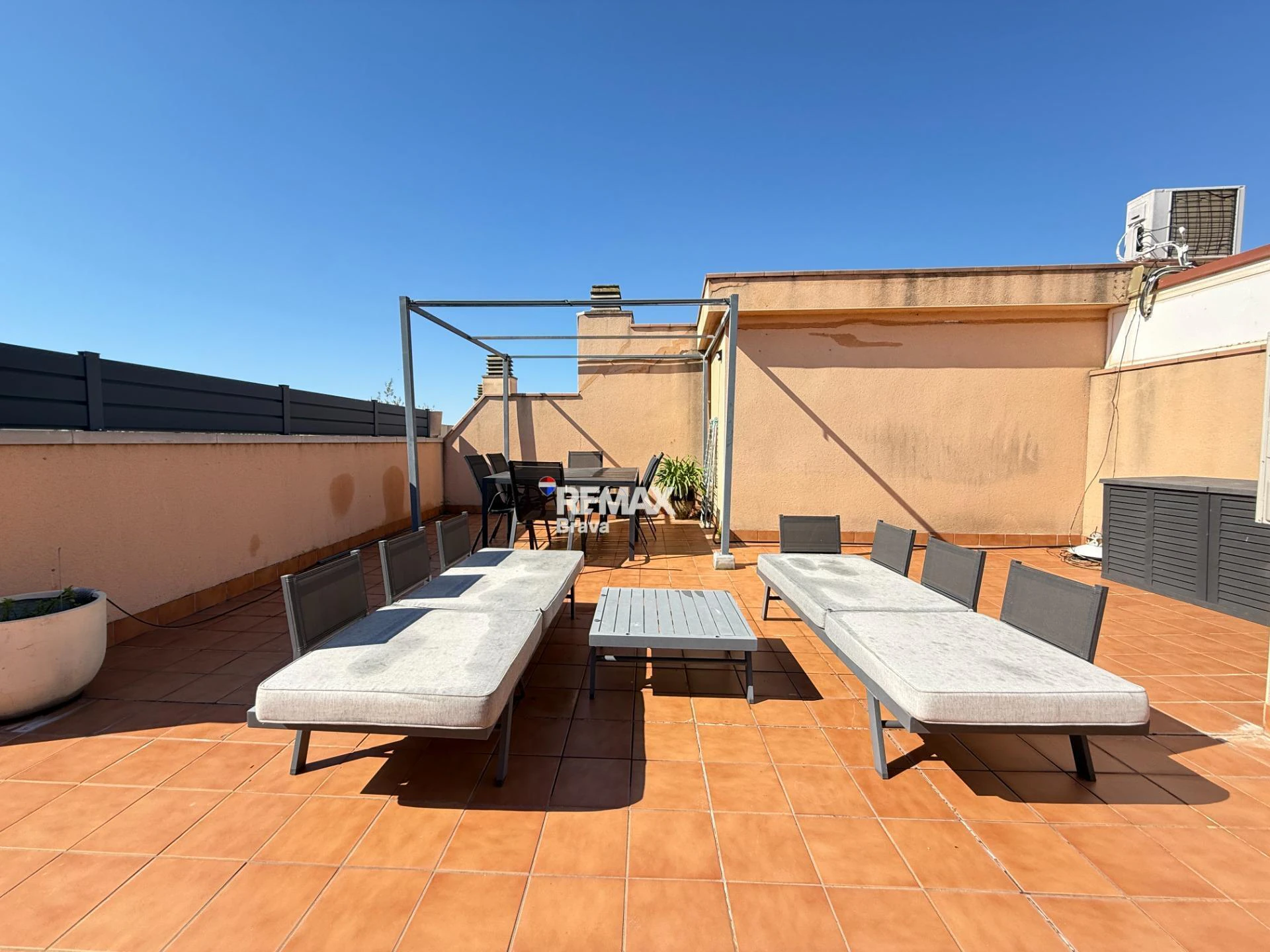 Exclusivo ático con solárium en Empuriabrava, luminosidad, confort y vistas despejadas en el sector Alberes