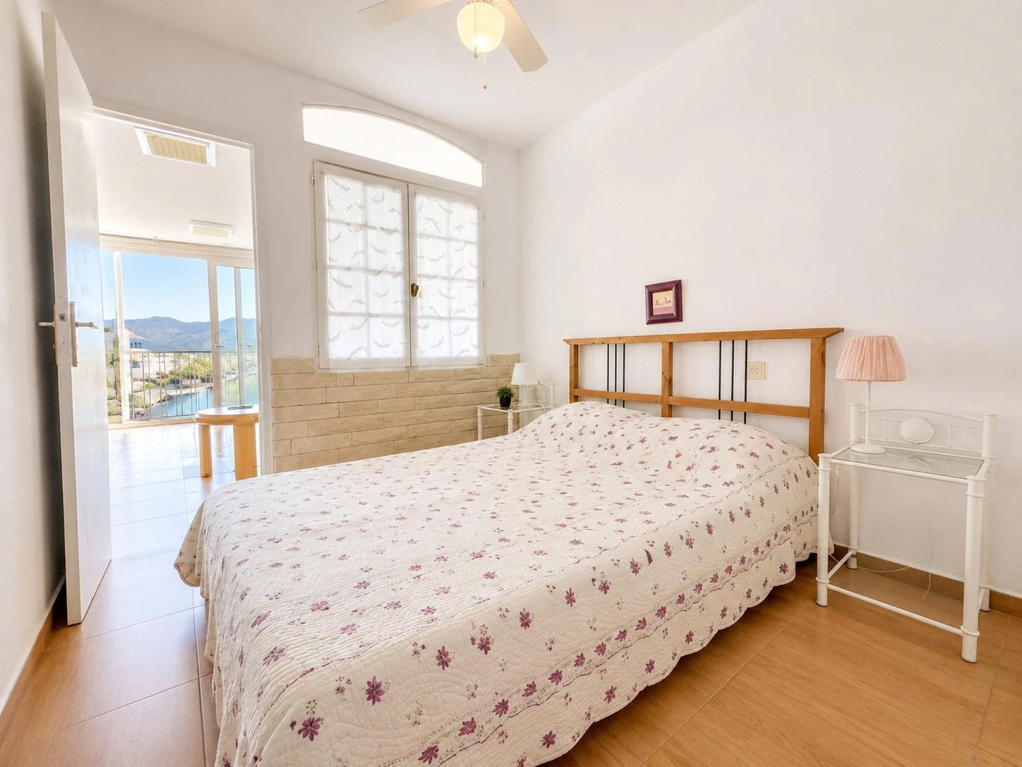 Ático dúplex con licencia turística y vistas a los canales de Empuriabrava.