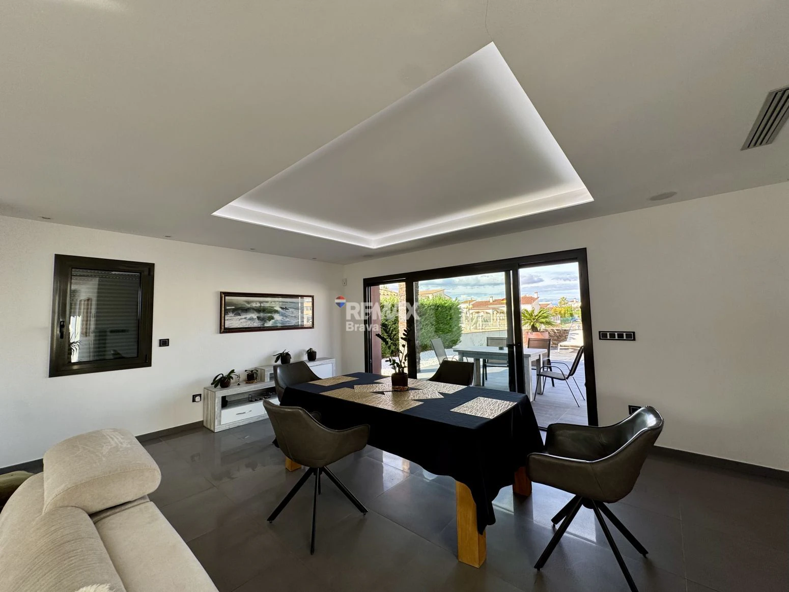 Roses – Santa Margarida | Exclusiva Casa Canal con 20 Metros de Amarre Privado