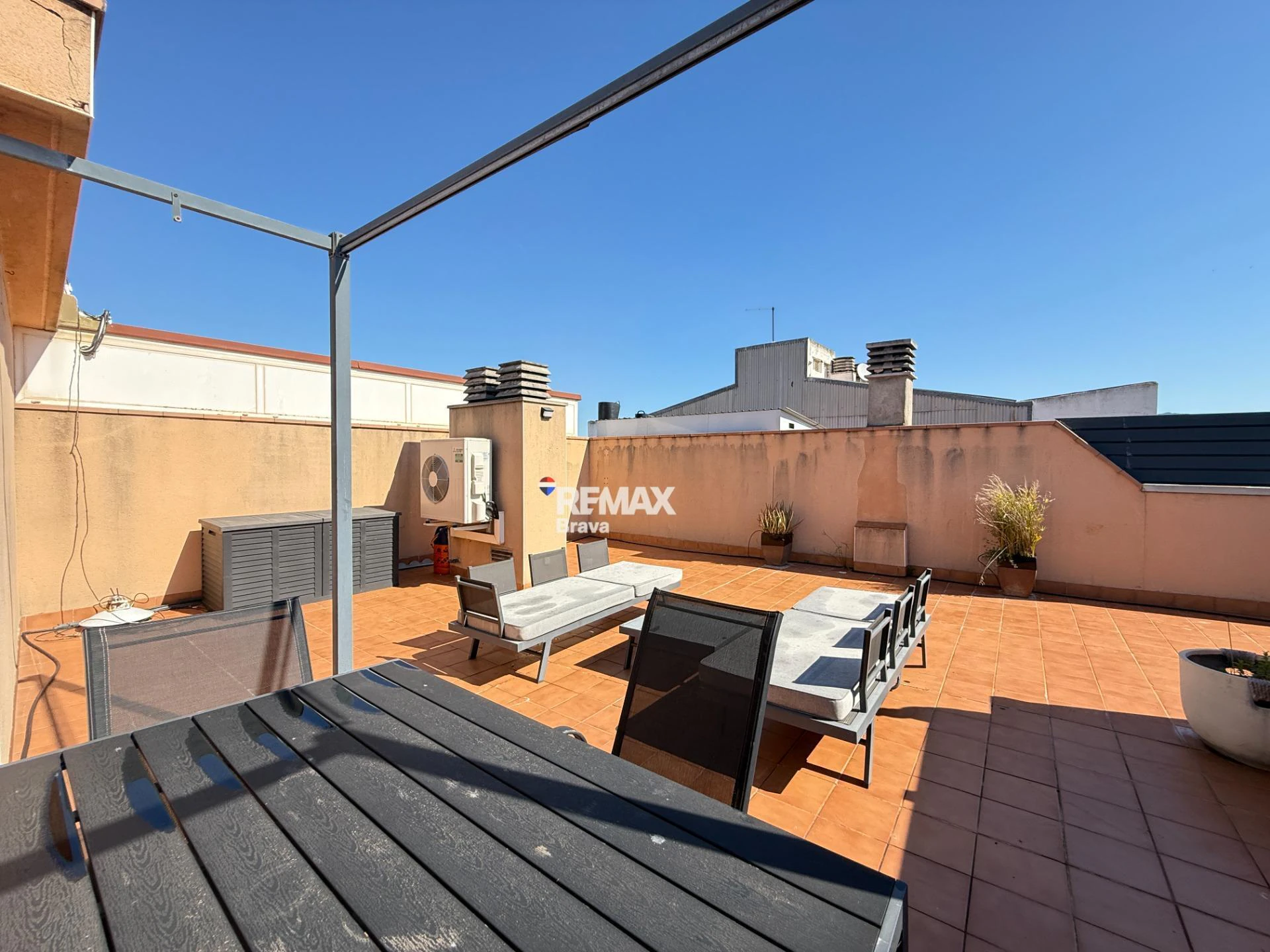 Exclusivo ático con solárium en Empuriabrava, luminosidad, confort y vistas despejadas en el sector Alberes