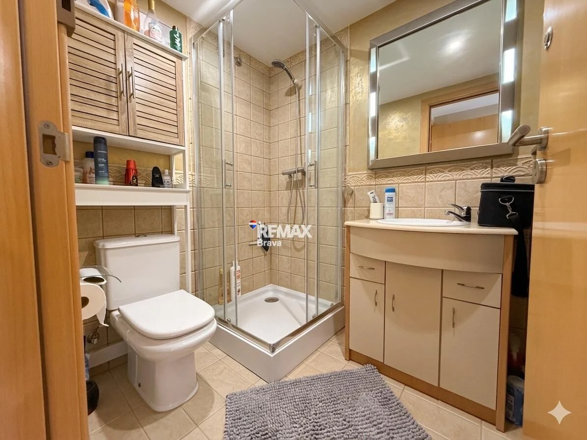 Exclusivo ático con solárium en Empuriabrava, luminosidad, confort y vistas despejadas en el sector Alberes
